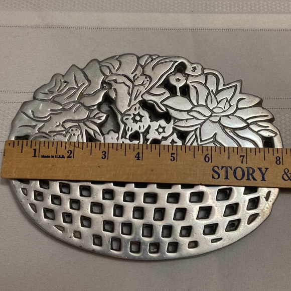 Vintage Trivet- Pewter Kitchen Footed Trivet -EUC - Picture 4 of 5